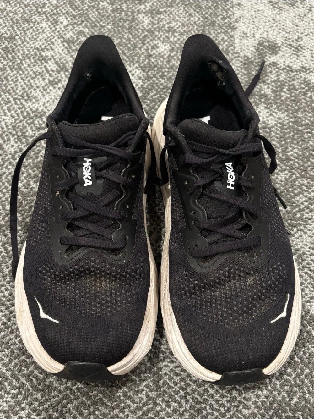 Hoka One One Arahi 7 Black White Athletic Running Shoes Womens U.S. 8.5D
